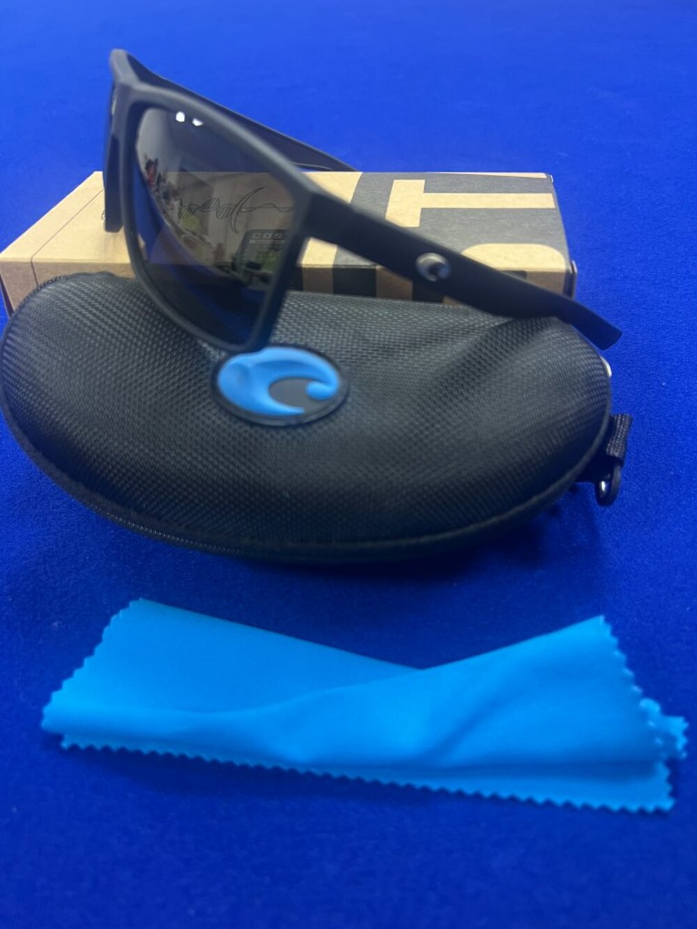 Costa Del Mar Men's Rectangular Sunglasses 580P black frame - Picture 2 of 3